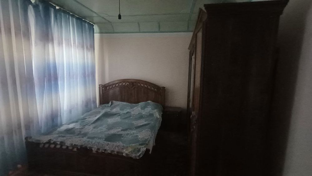 Qibray tumani, savxoz 5 da 7'4 sotix uy sotiladi 9 xonali .