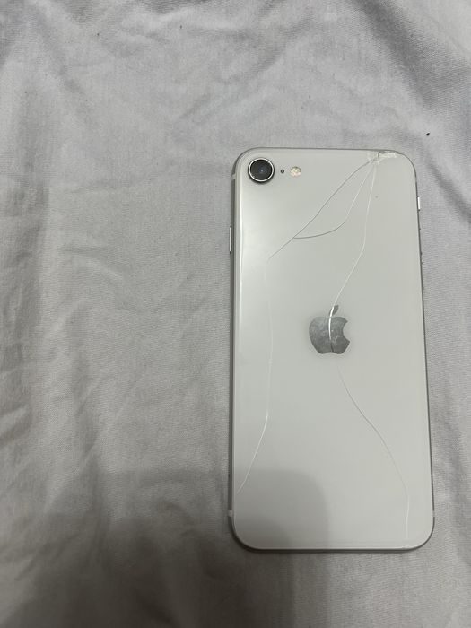 iPhone SE. 2020. Ochilmagan 130$ kelishamiz