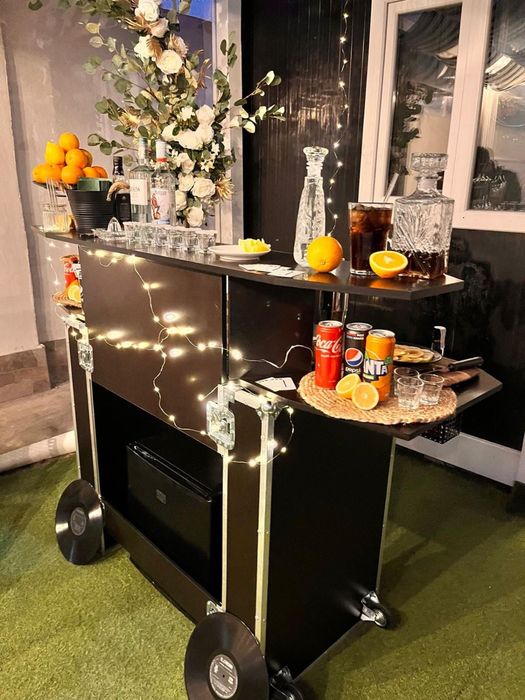 Bar mobil de cocktail si tort de shot uri