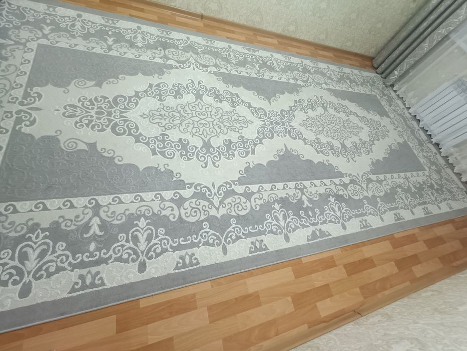 Продам ковры и куртки в хорошем состоянии