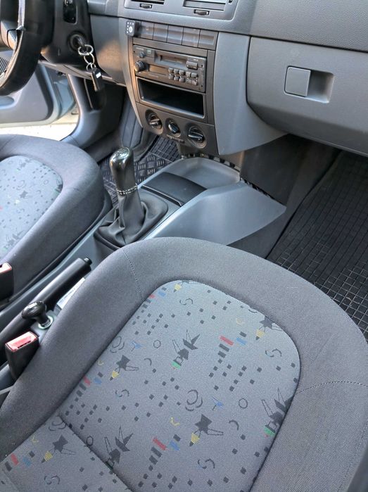 Шкода Фабия комби 1.4 бензин 2001