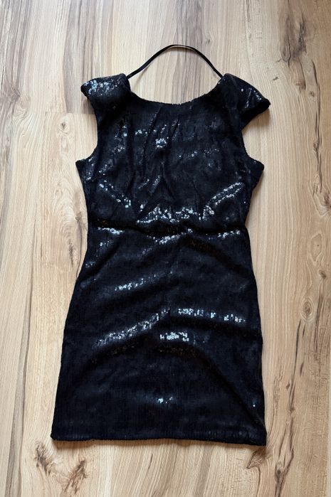 сатенена рокля, червена рокля Zara, къса черна рокля с гол гръб