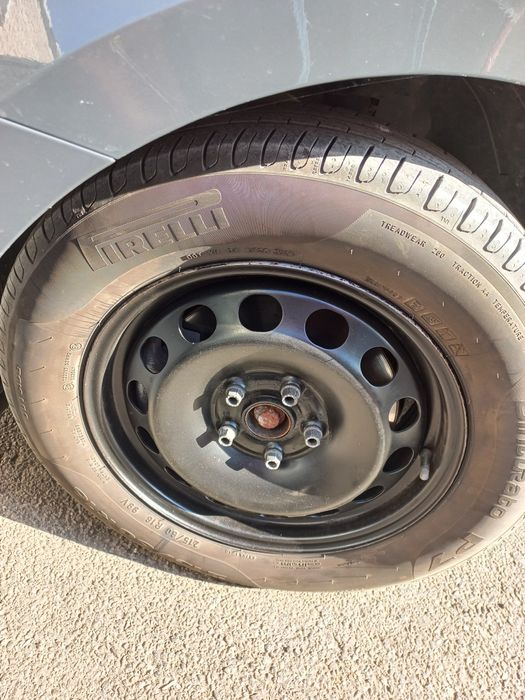 4 Jante oțel ,cu anvelope de vara pirelli    215 60 16  vară