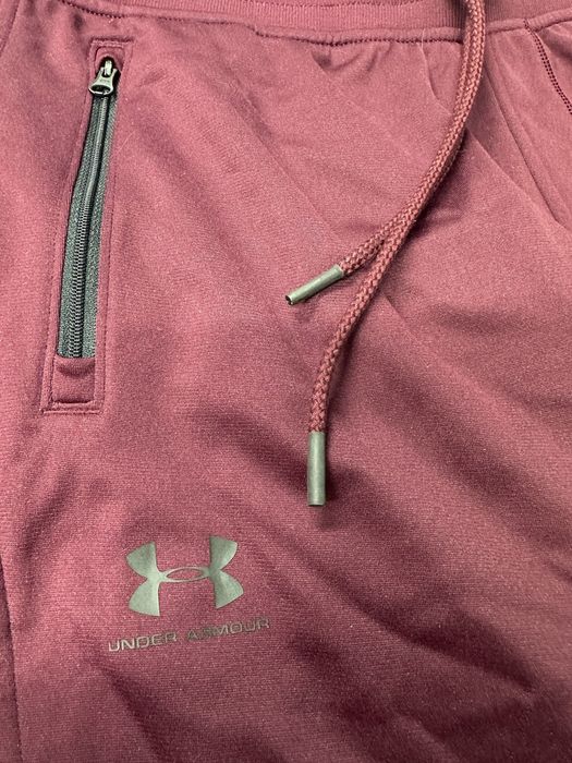Under Armour спортно долнище ново бордо L размер