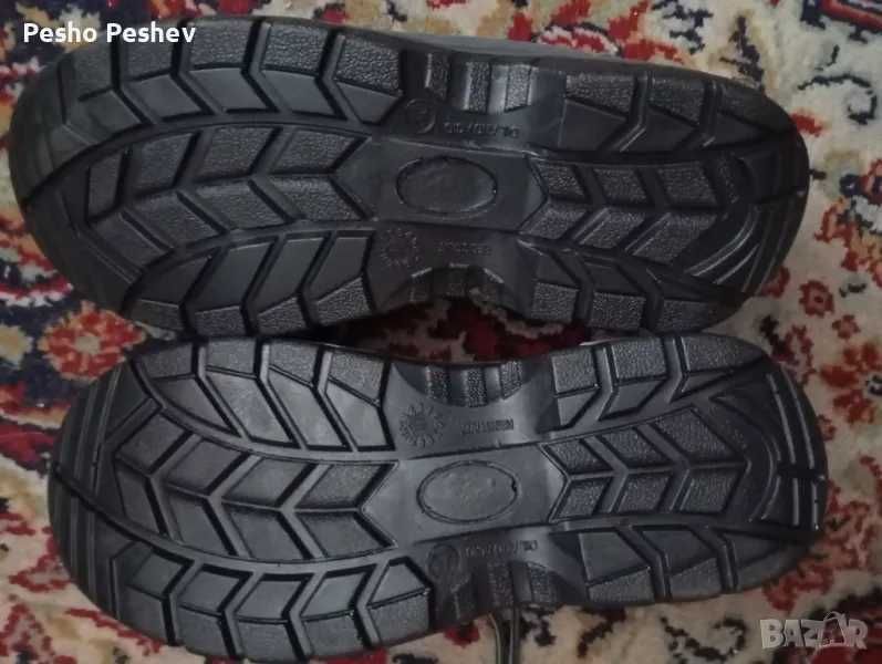 Работни обувки с метална част отпред