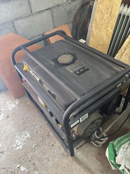 Продам бензиновый генератор Huter