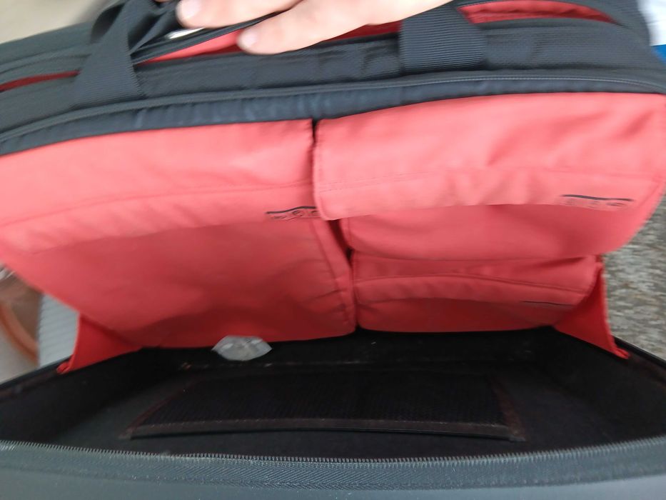 Чанта за лаптоп Logitech Kinetik