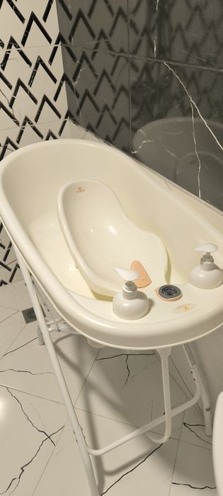 Вана със стойка за къпане на бебе