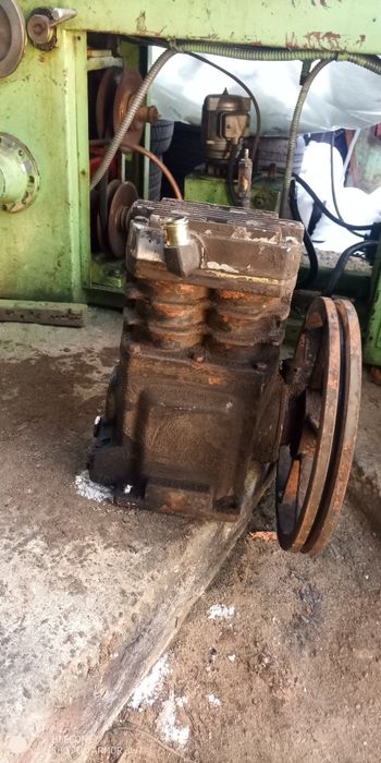 Компрессор воздушный масленый голова