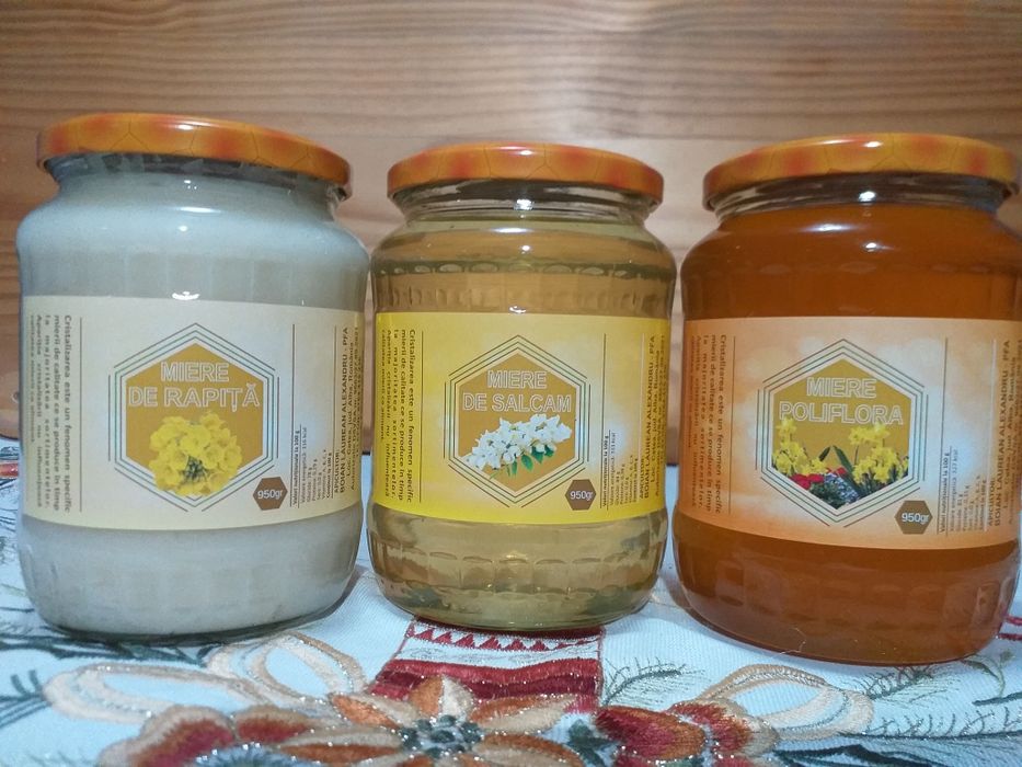 Miere de salcam 40, poliflora 30 si rapita 30 productie propie