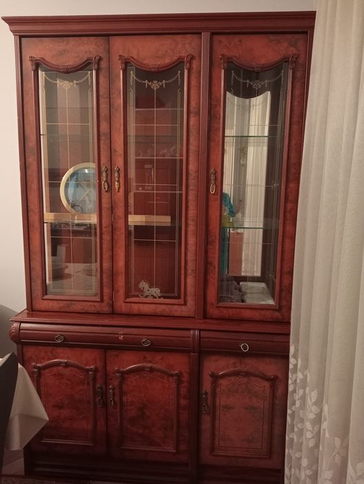 Кухонный мебель сервант