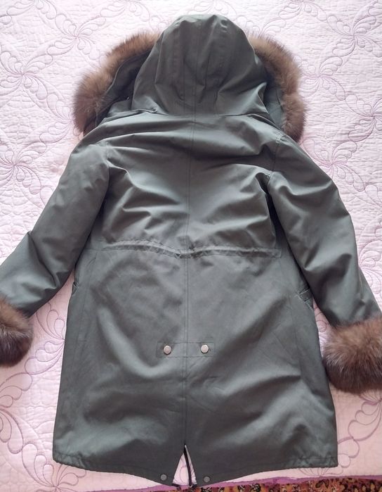 Продам парку женскую
