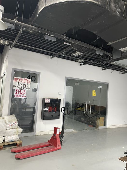 магазин сотилади муллжал бухоро савдо мажмуаси опто гони олдида