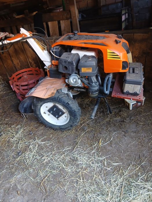 Vand motocultor sau schimb cu vitica sau oi de tinut