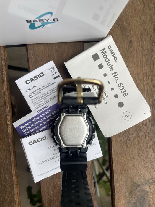 Продавам дамски часовник G-Shock Casio Baby G черен със златно