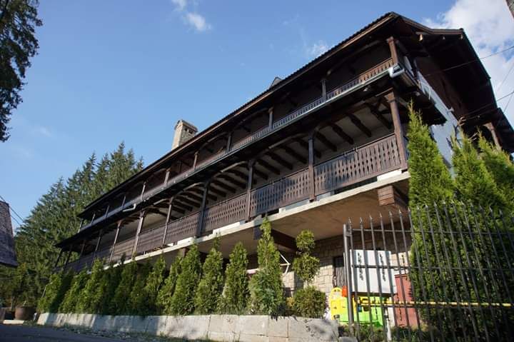 Închiriere Vila la Predeal /SAUNA-CIUBAR- nu mai avem de Revelion și C