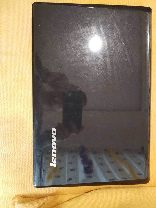 Леново лаптоп втора рака