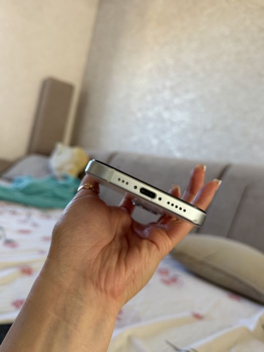 Продам Iphone 15