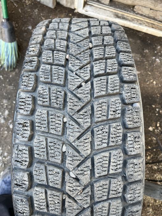 Продам диски с шиной Maxxis R15
