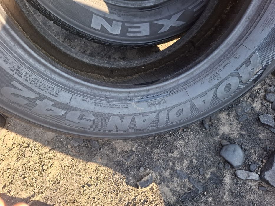 Vand 2 anvelope 255 60 18 nexen bune de vara