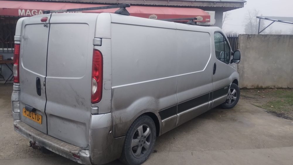 Renault trafic 2.0d 2010 volan dreapta
