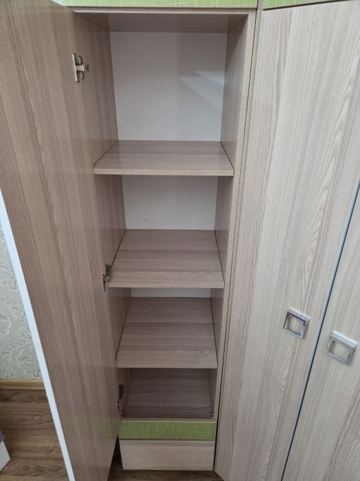 Детская гарнитур: шкаф + стол + тумба
