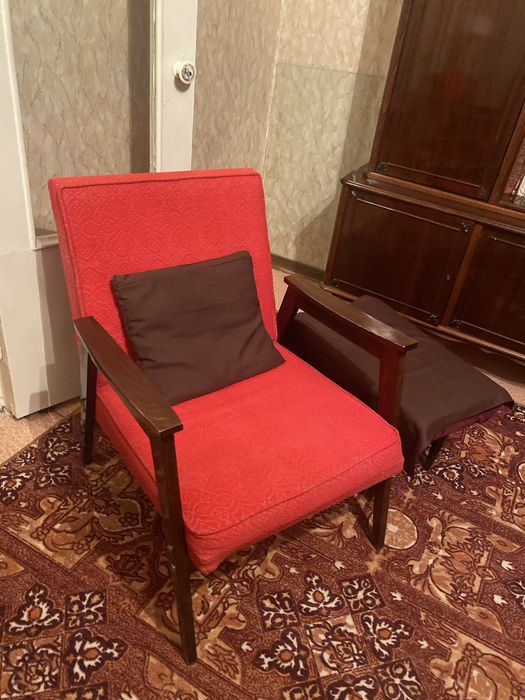 Продается диван и два кресла