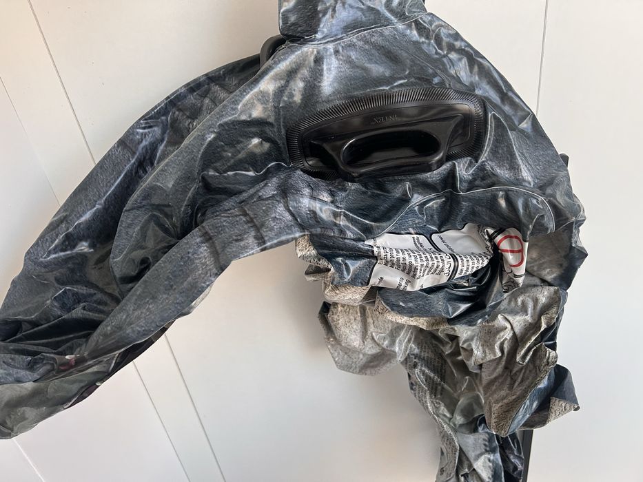 Продам надувную акулу