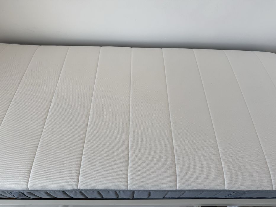 Pat IKEA VEVESTAD 90x200 + saltea VESTEROY ca noua + 3 cutii depozitare