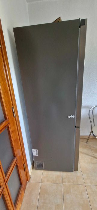 Vand (Sibiu) - Combina frigorifica LG 344L No Frost, 186cm, Clasa C, ca noua, cu factura - 6 luni vechime