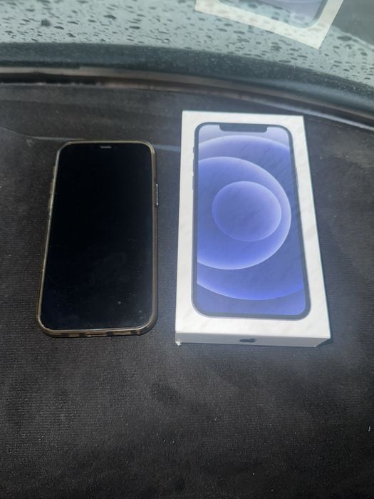 Продам Iphone 12 срочно