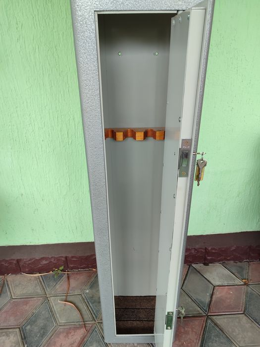 Продам сейф шкаф