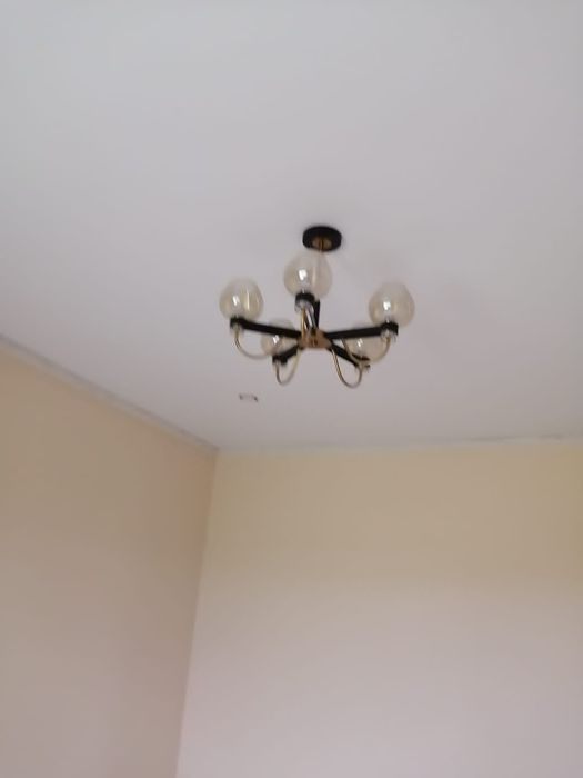 Продается Люстра