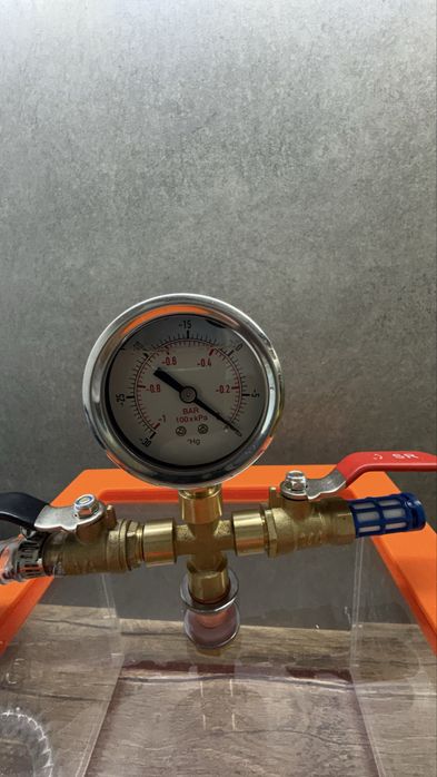 Вакумный компрессор и камера.