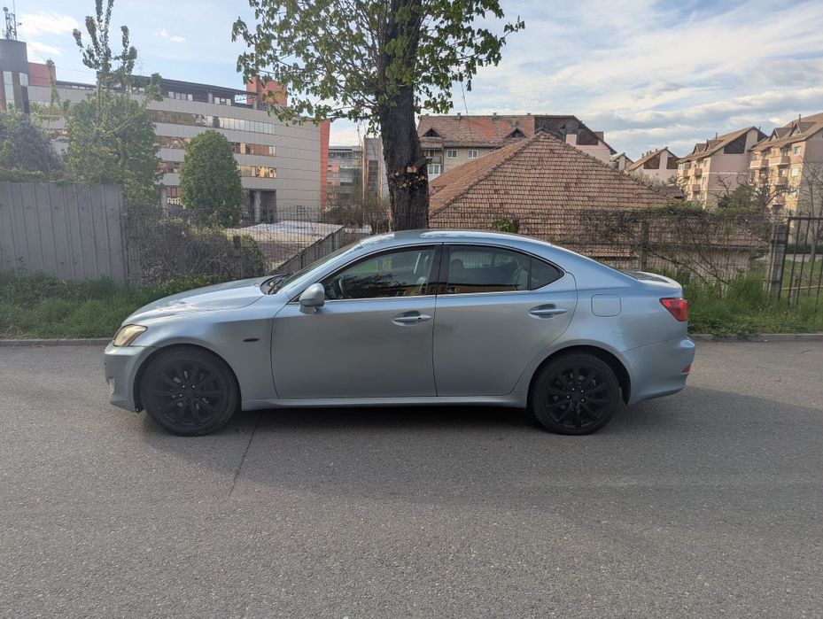 Vând Lexus  IS 220
