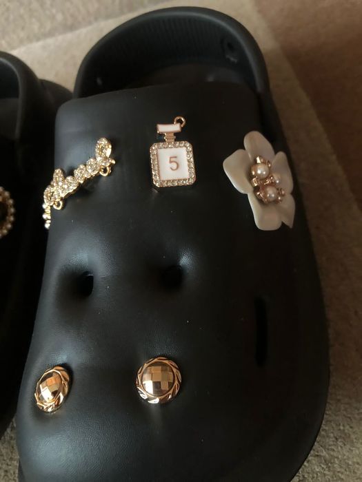 Украшения для кроксов.