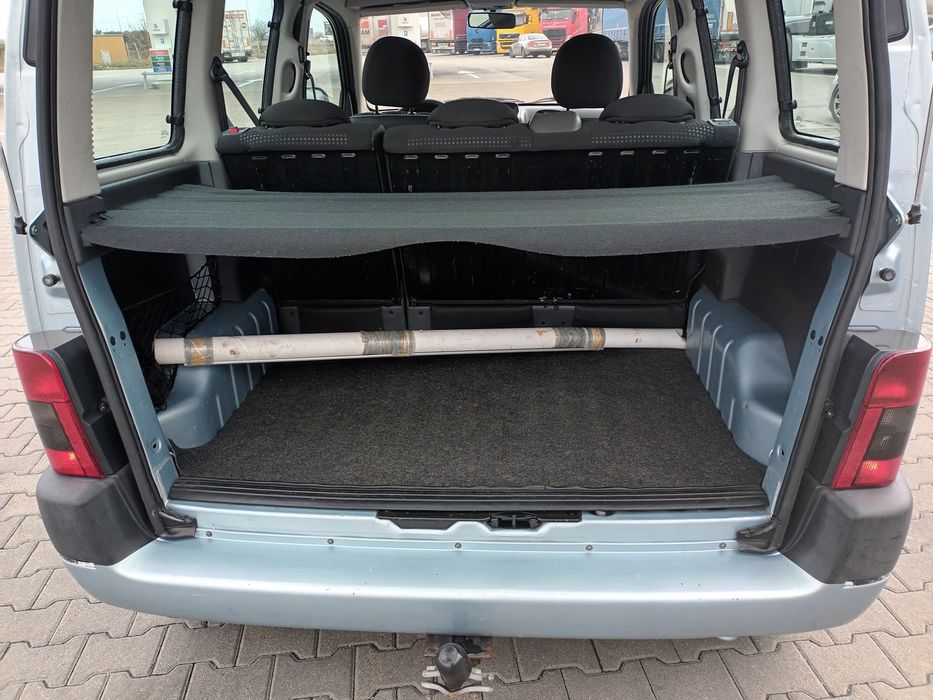 Peugeot Partner 5 locuri, benzina