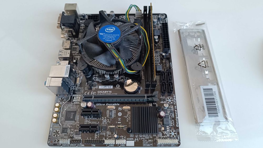 комплект за компютър: Gigabyte GA-H110M-S2H + Pentium G4560 + 8GB DDR4