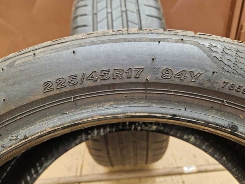 2 Bridgestone R17 225/45
летни гуми
DOT1521