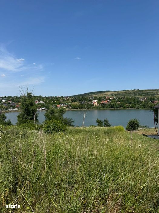 950 mp , pe malul lacului Dorobant / Sorogari