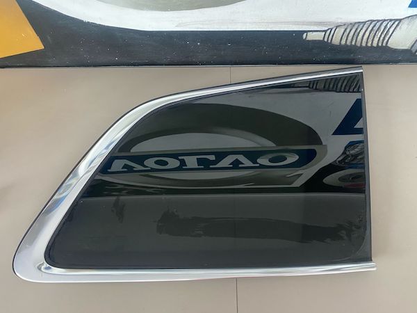 Geam aripa spate dreapta VOLVO XC90 2015-2024 31468147