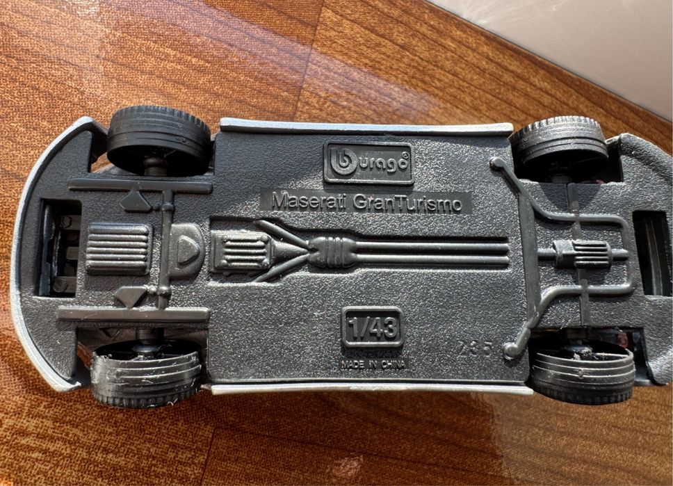 Machete auto 1/43 Burago