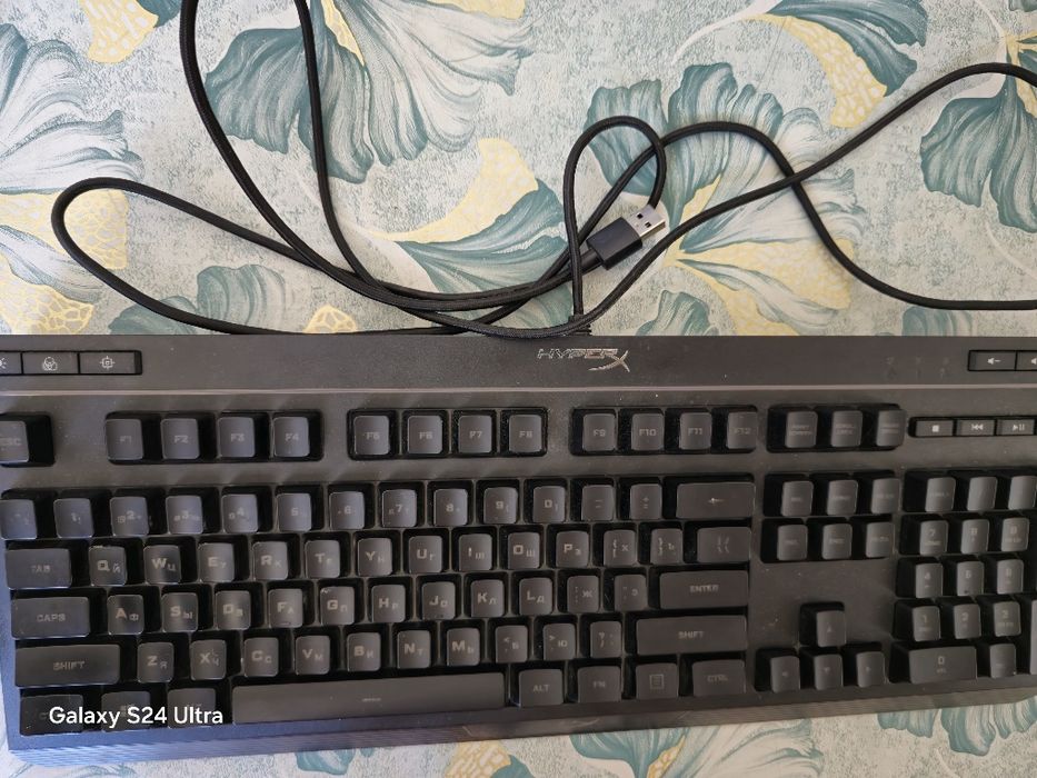 Продаётся клавиатура HYPERX Alloy Core RGB