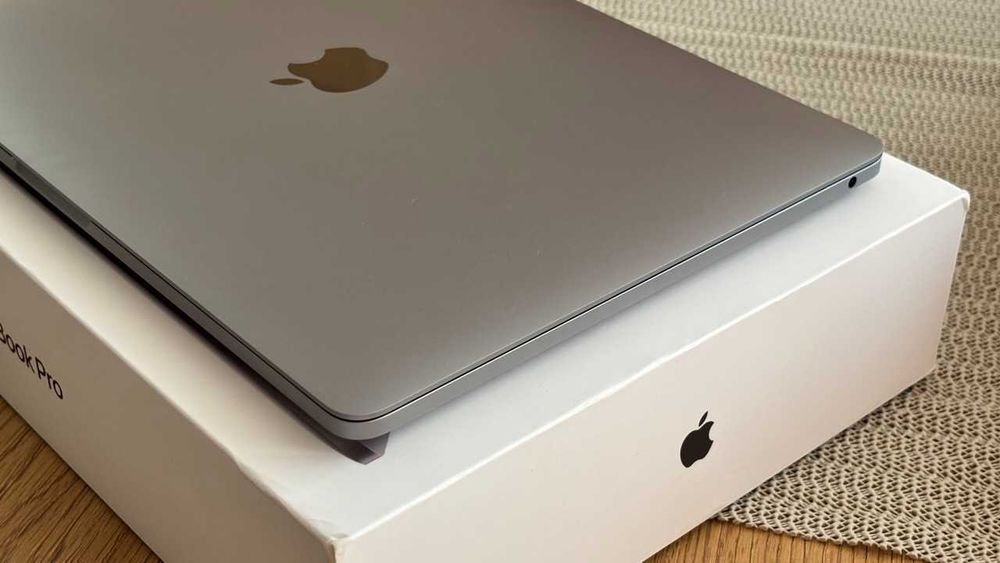 Apple MacBook Pro 13" M1, 16GB RAM / 256GB SSD, в отлично състояние