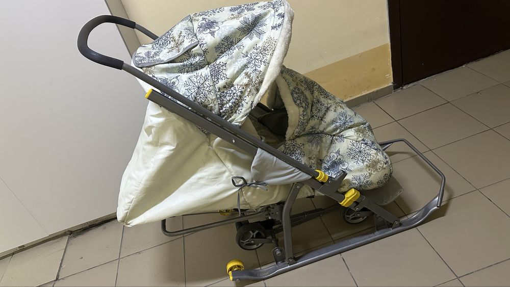 Продам санки коляску