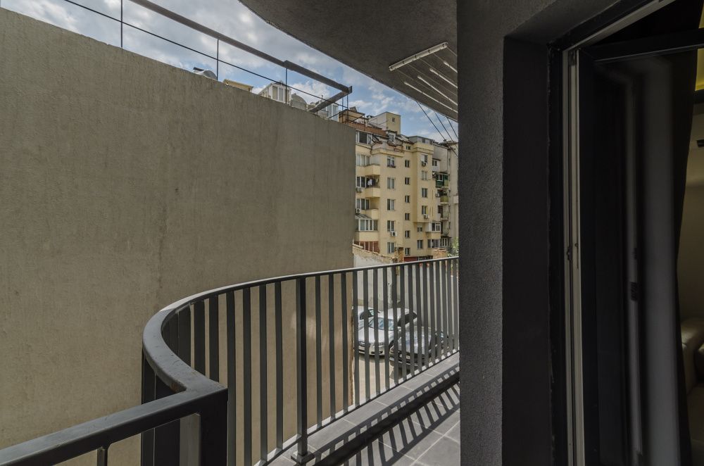 ”Деси” двустаен ап. в широк център