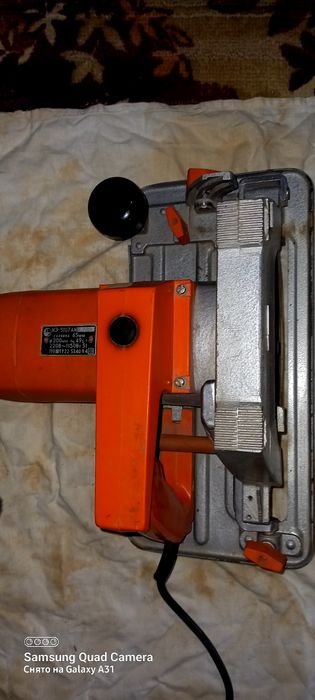 Продаю электрическую пилу