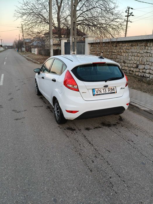 Vând Ford fiesta