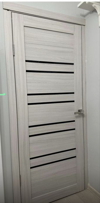 Продам двери бу, внктри стекло