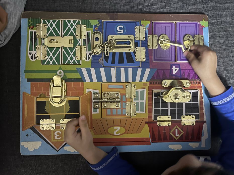 Vacuta dansoatoare si joc yale